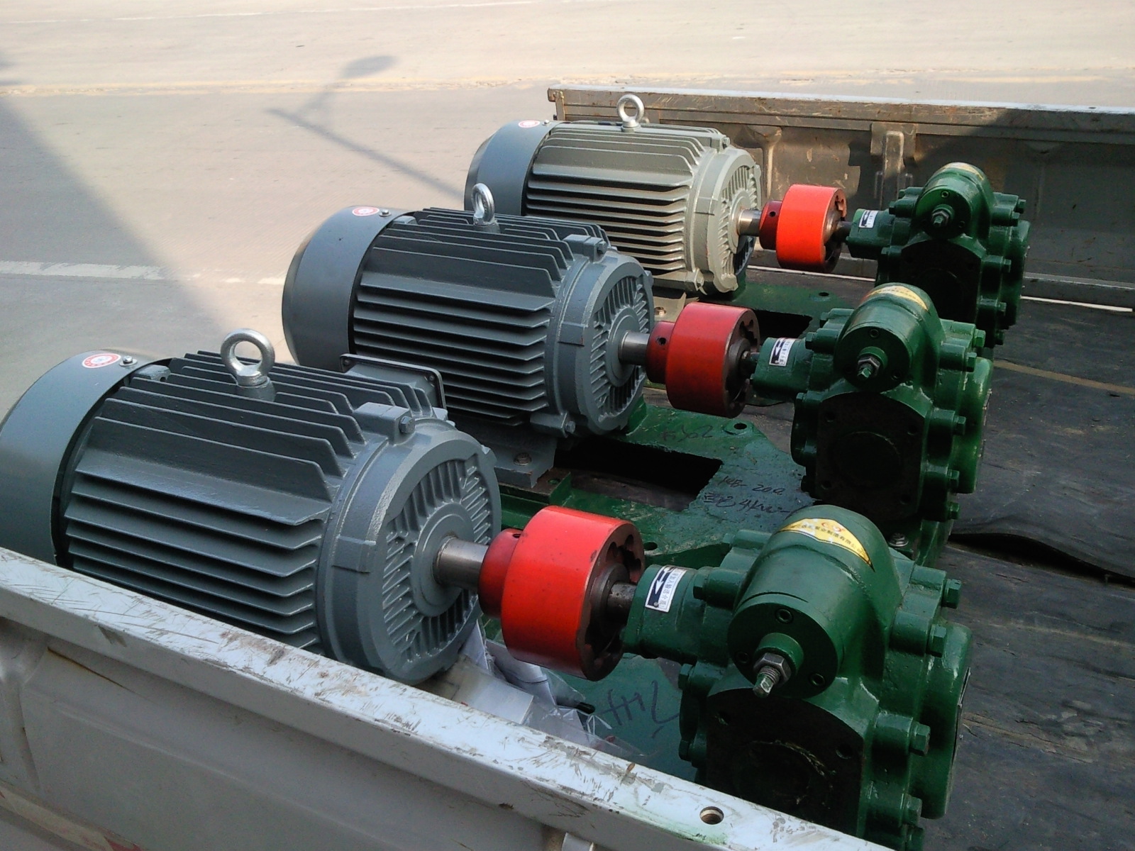 原油輸送泵用什么泵好？遠(yuǎn)東推薦齒輪油泵,螺桿泵